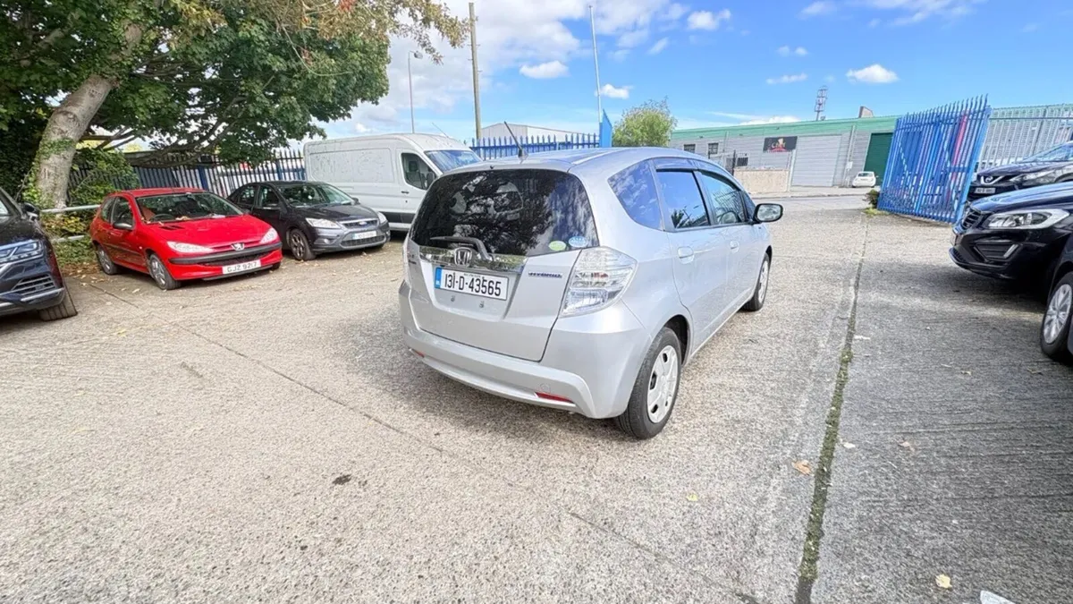 Car - Image 4
