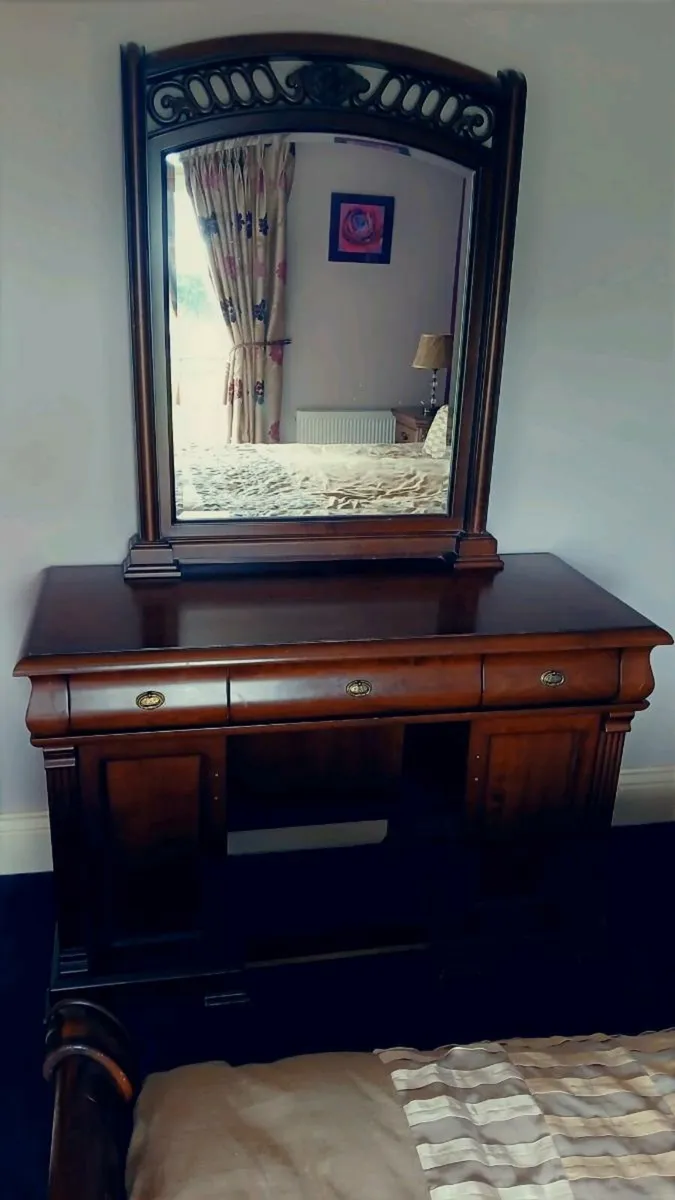 Dresser - Image 1