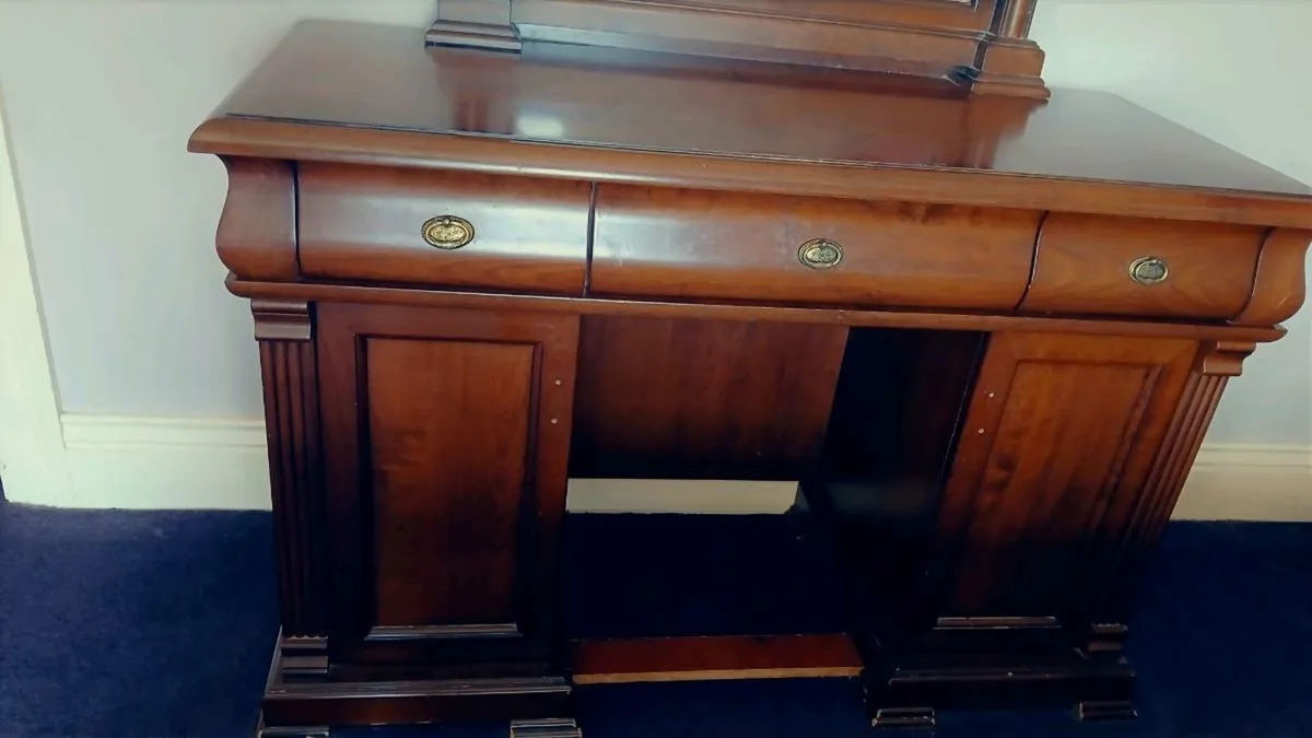 Dresser - Image 2