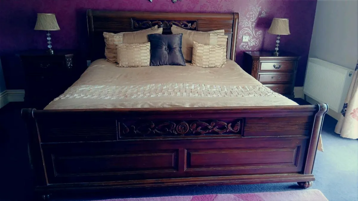Queen Bed & 2 lockers - Image 1