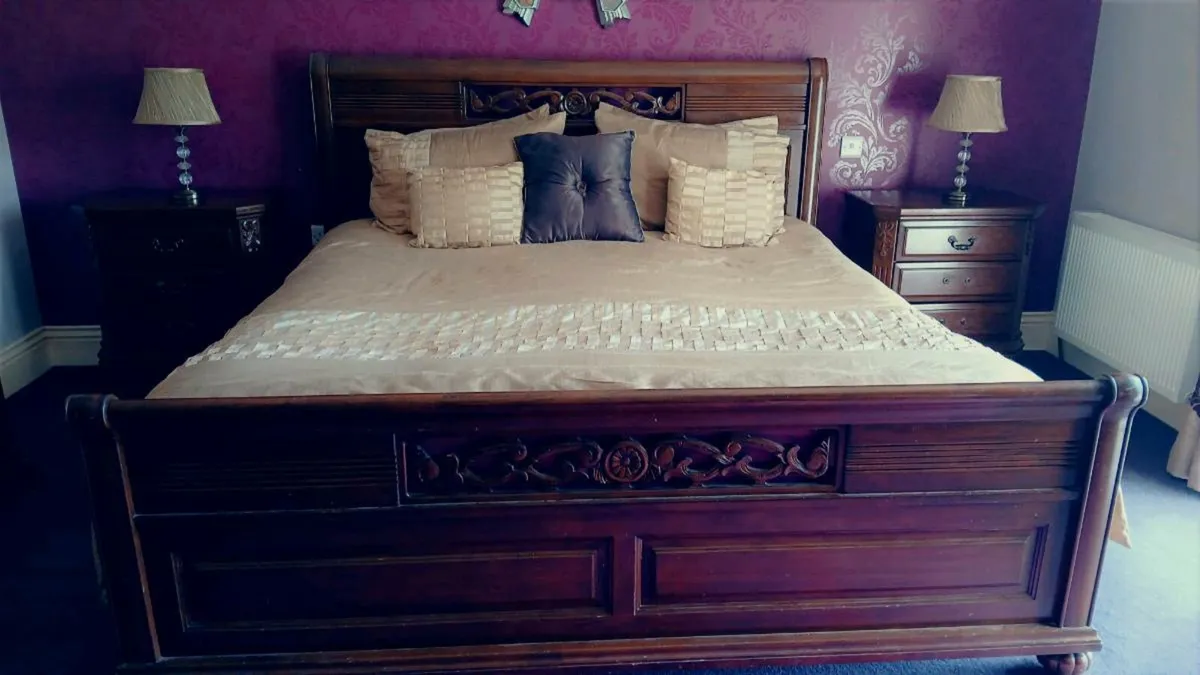 Queen Bed & 2 lockers - Image 2