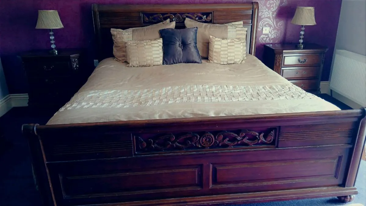 Queen Bed & 2 lockers - Image 3