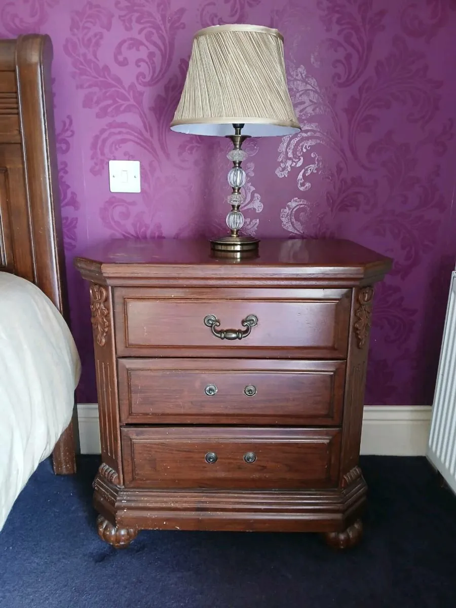 Queen Bed & 2 lockers - Image 4