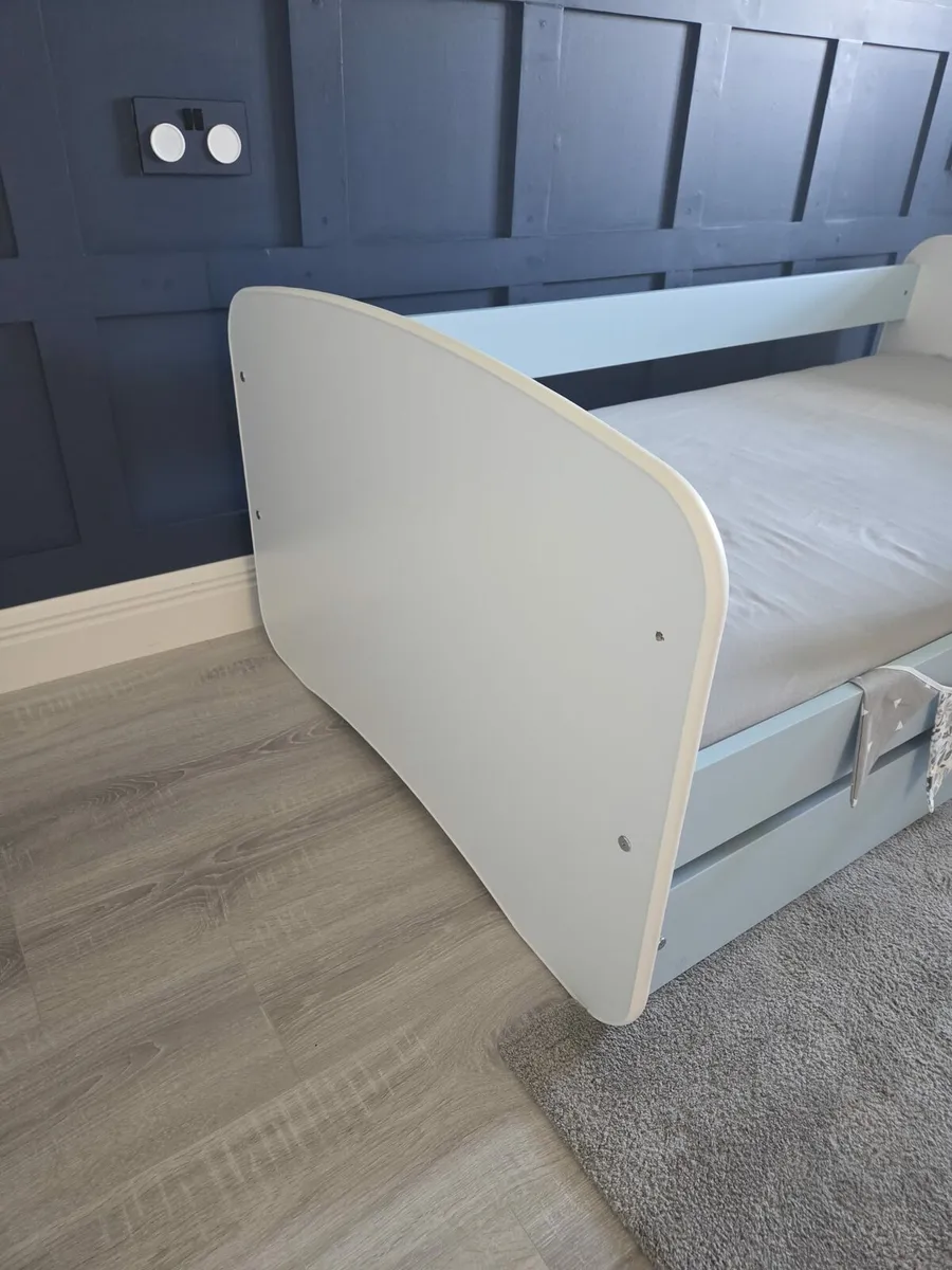 Toddlers bed and mattress - Image 2