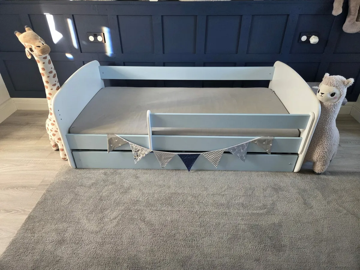 Toddlers bed and mattress - Image 1