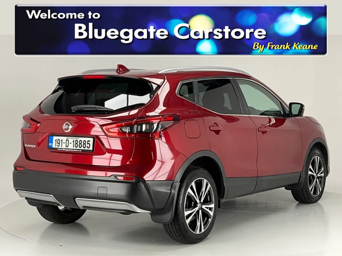 Nissan Qashqai 1.3 SV PREMIUM DCT 4DR**PANORAMIC R - Image 4