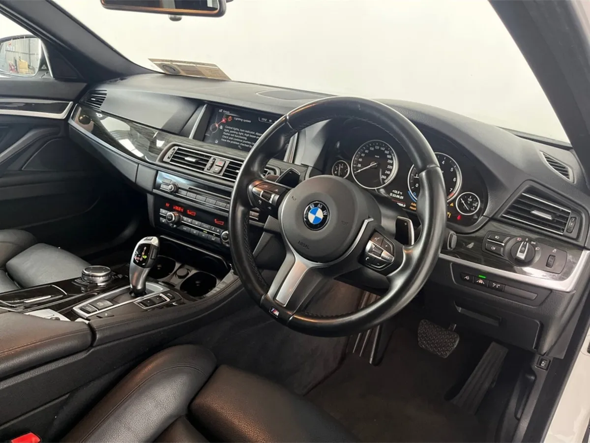 BMW 5-Series SPORT TOURING 5DR AUTO**BLACK LEATHER - Image 2