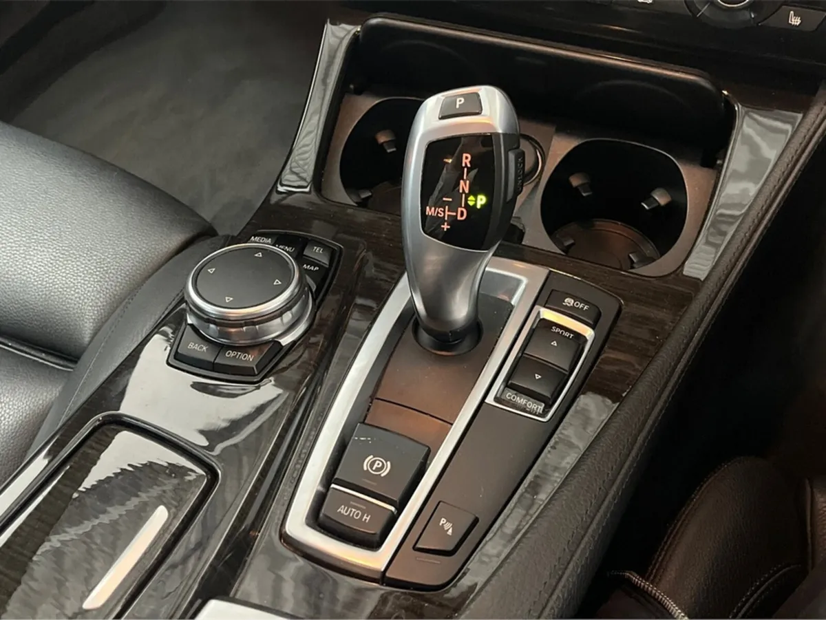 BMW 5-Series SPORT TOURING 5DR AUTO**BLACK LEATHER - Image 3