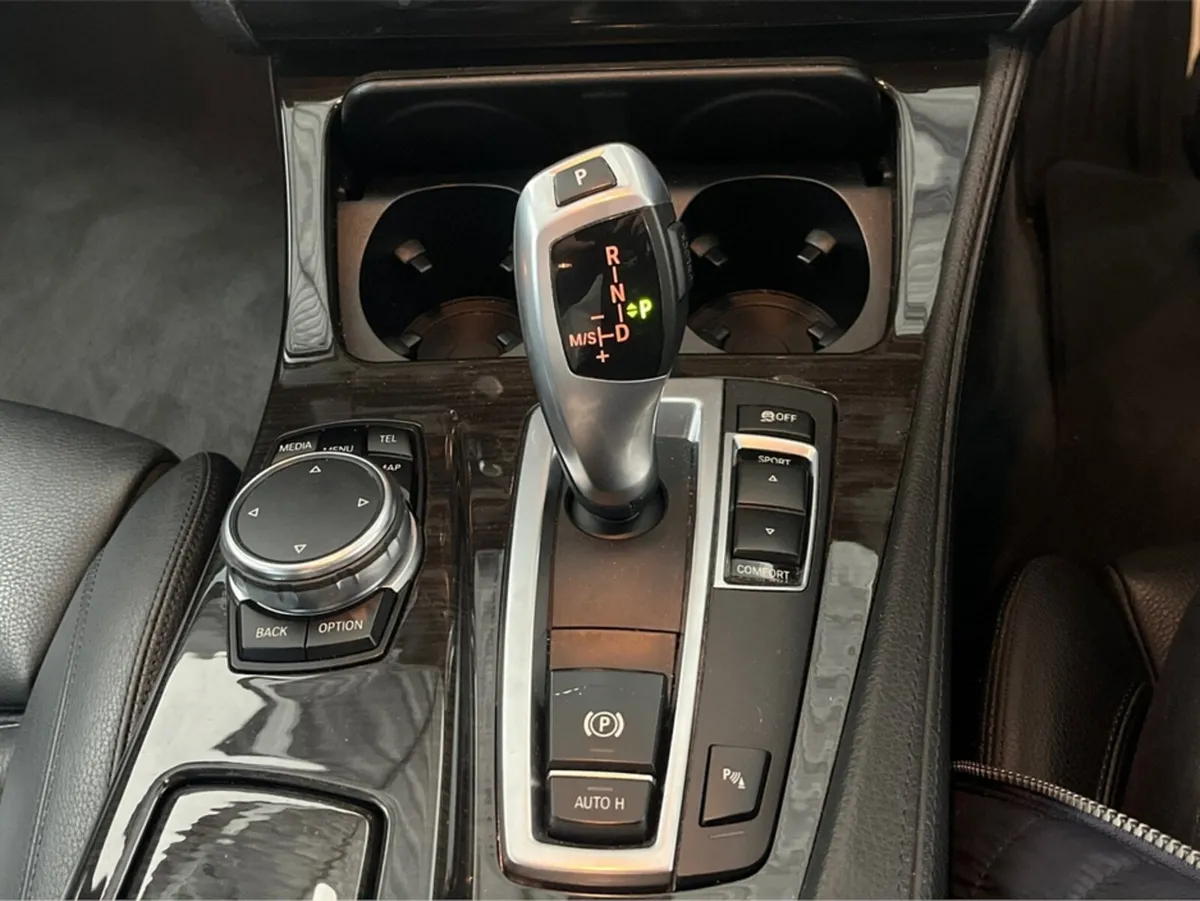 BMW 5-Series SPORT TOURING 5DR AUTO**BLACK LEATHER - Image 4