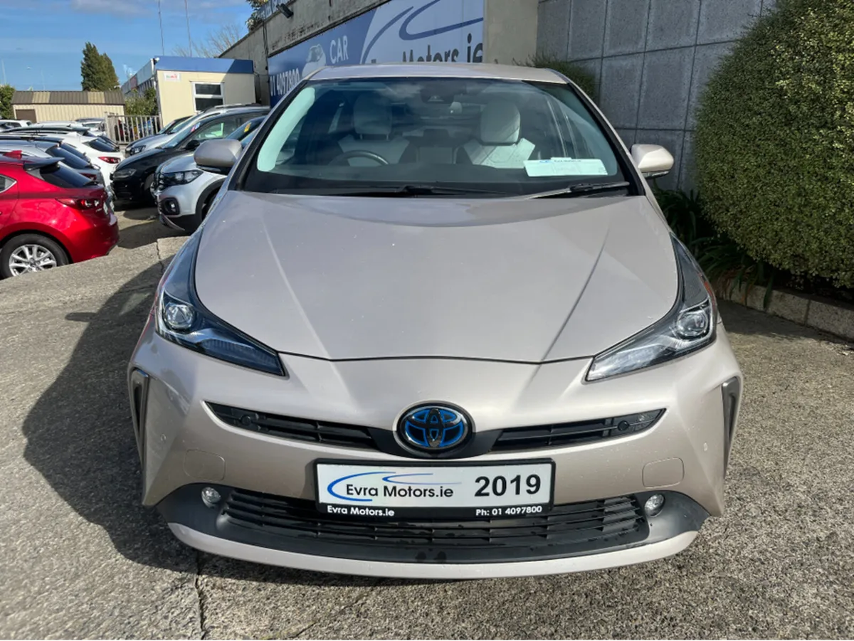 Toyota Prius TOURING SELECTION AUTOMATIC HYBRID 1. - Image 2