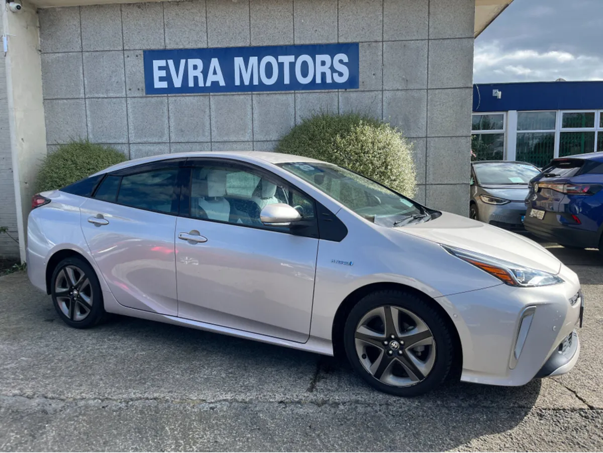 Toyota Prius TOURING SELECTION AUTOMATIC HYBRID 1. - Image 3