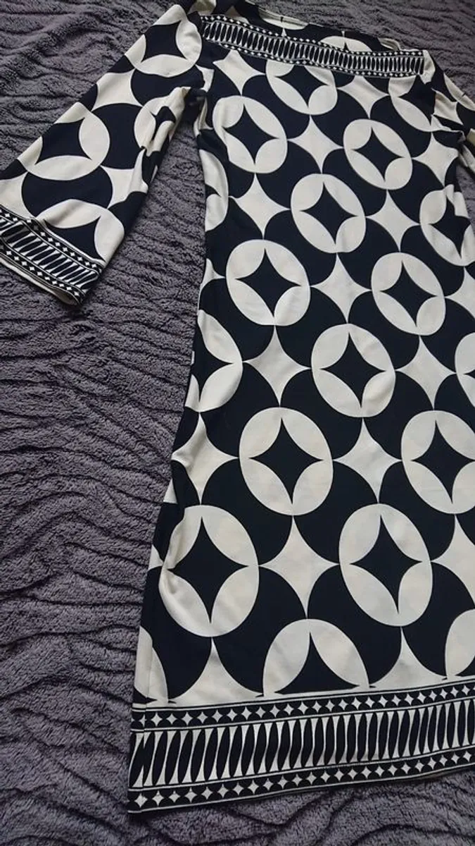 Wallis Dress. Size 10 - Image 3