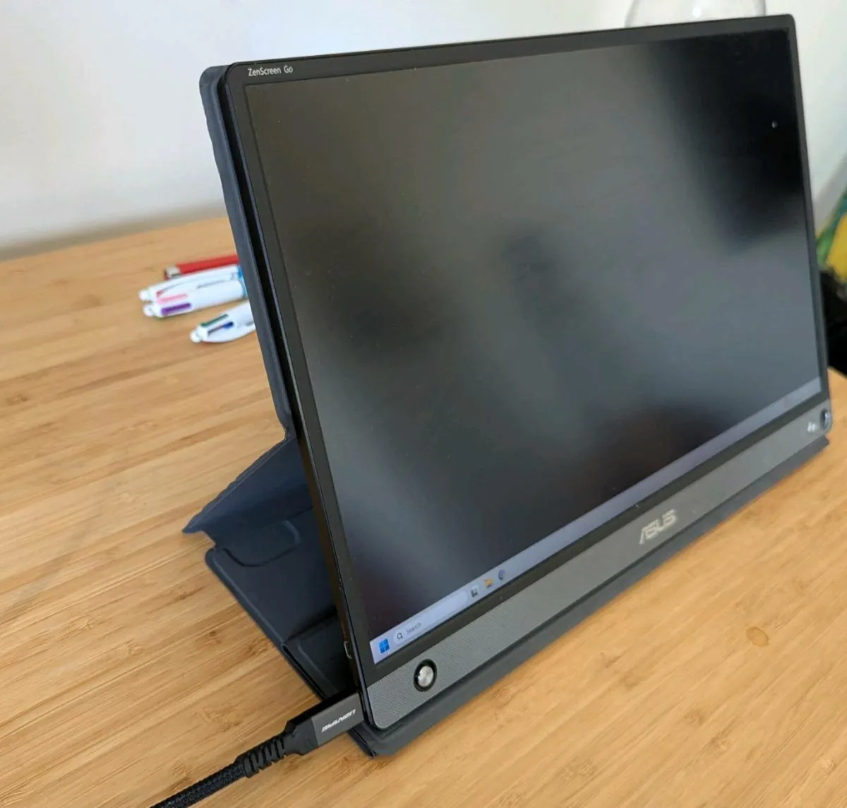 Asus MB16AHP Portable Monitor, Build-in Battery - Image 1