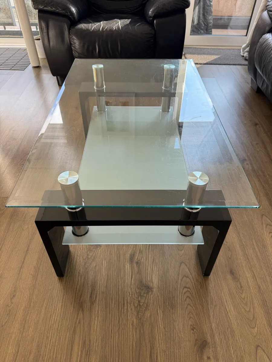 Glass coffee table, in very good condition - Image 1