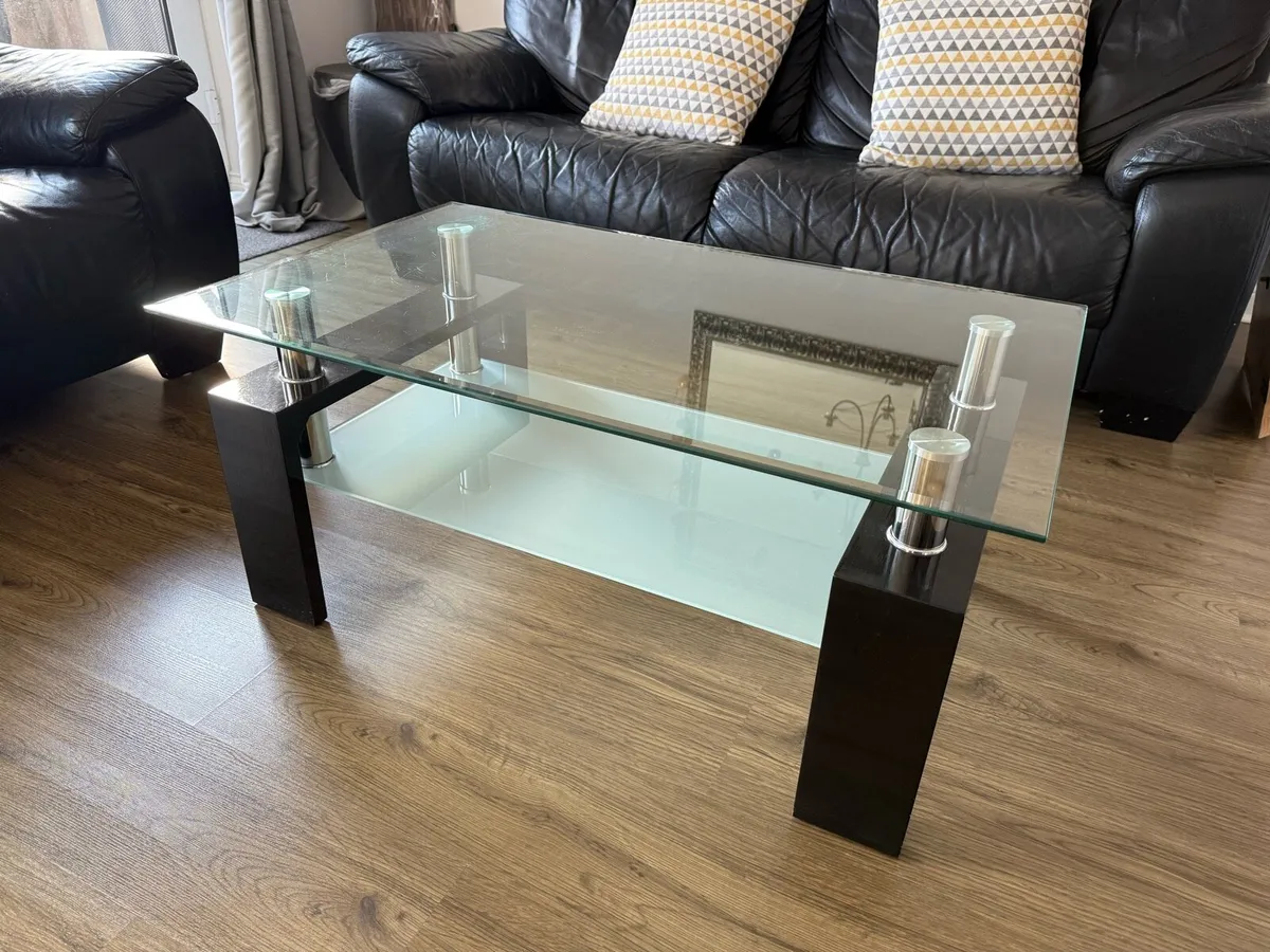 Glass coffee table, in very good condition - Image 2
