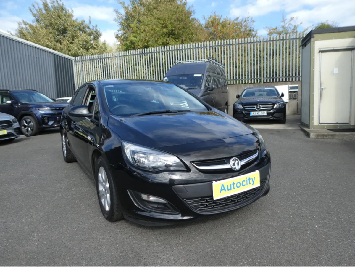 Vauxhall Astra CDTI DESIGN NCT 2/27 TAX 2/26 - Image 1