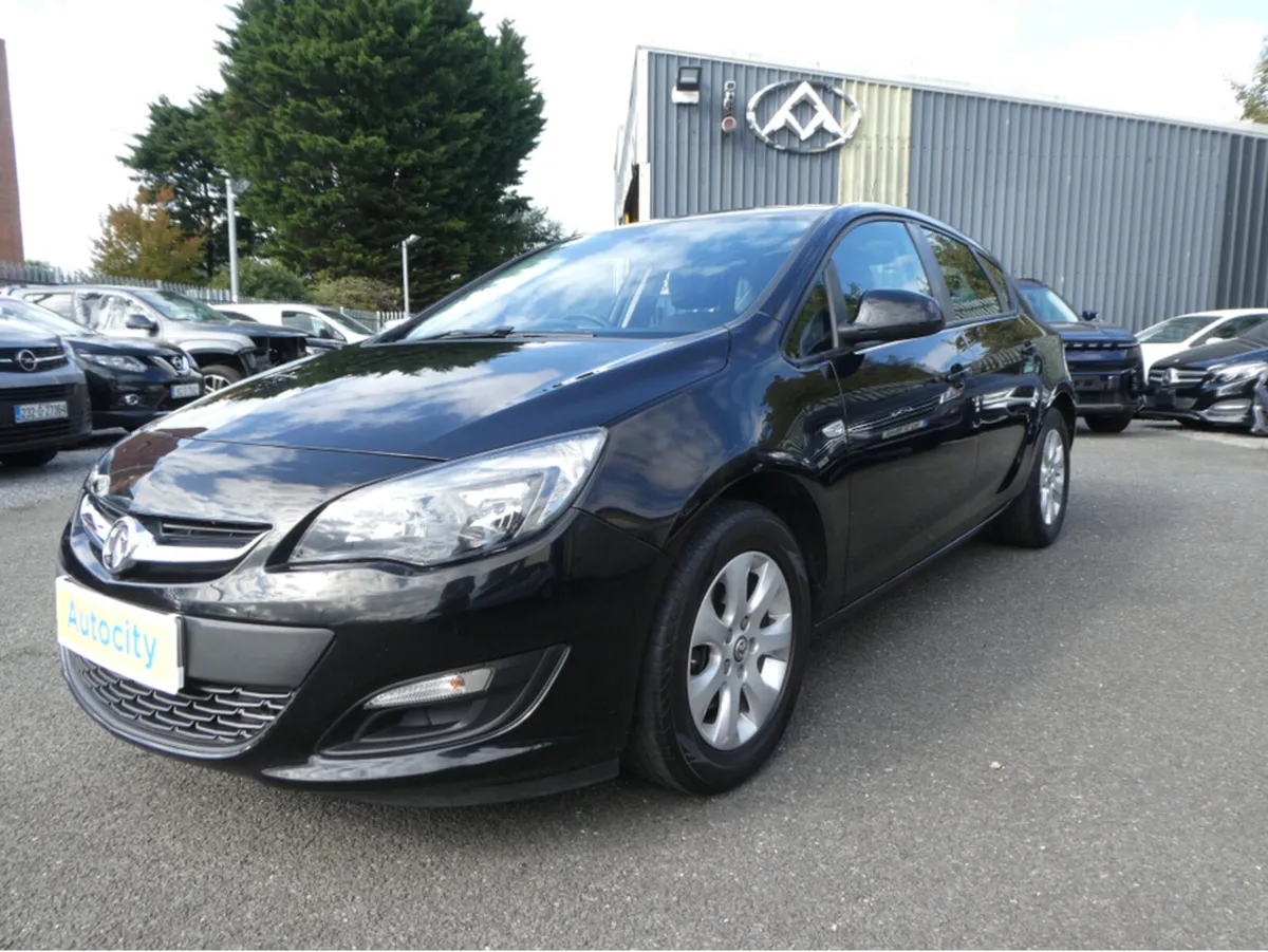 Vauxhall Astra CDTI DESIGN NCT 2/27 TAX 2/26 - Image 3