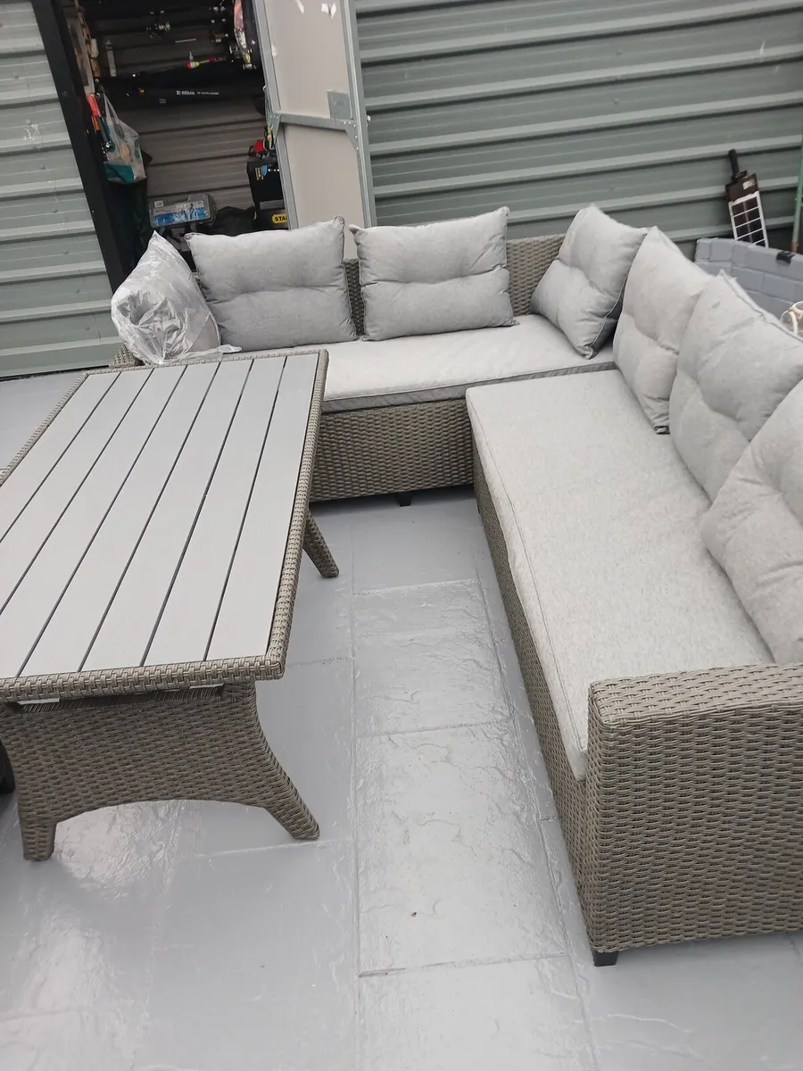 Garden furniture - Image 1