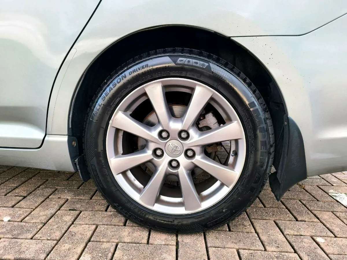 Toyota Avensis 2.0 Diesel,Mint condition - Image 4
