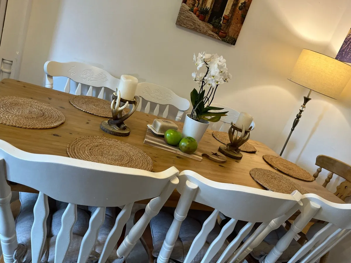 Farmhouse Tabla and 8 chairs - Image 2