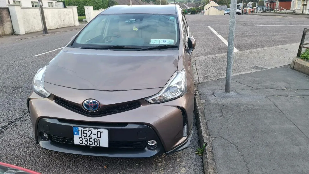 Toyota prius alpha 7seater 2015 - Image 1