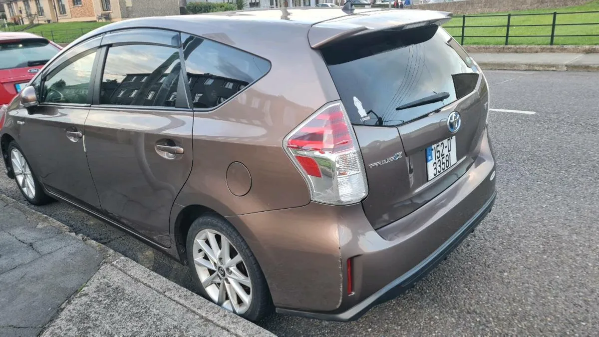 Toyota prius alpha 7seater 2015 - Image 2