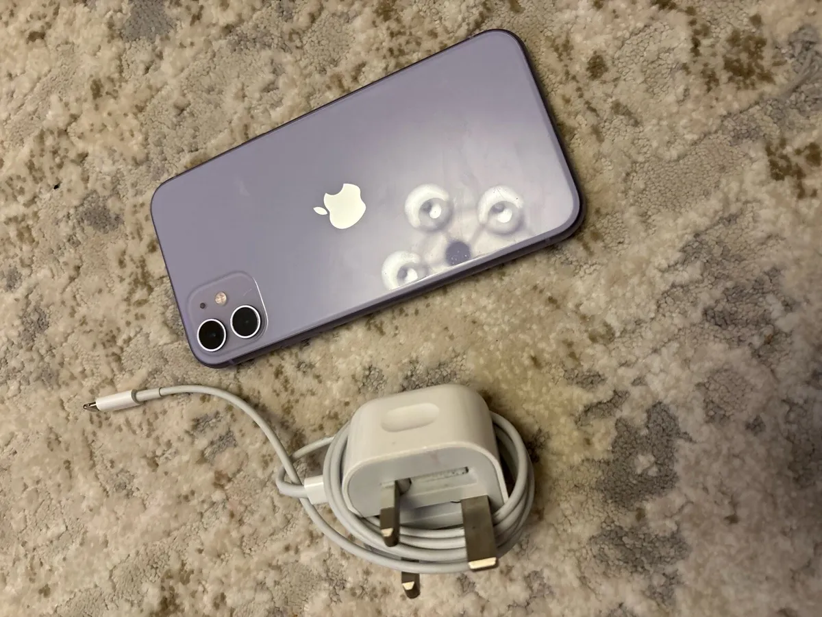iPhone 11 Sim free 64GB mint condition purple - Image 4