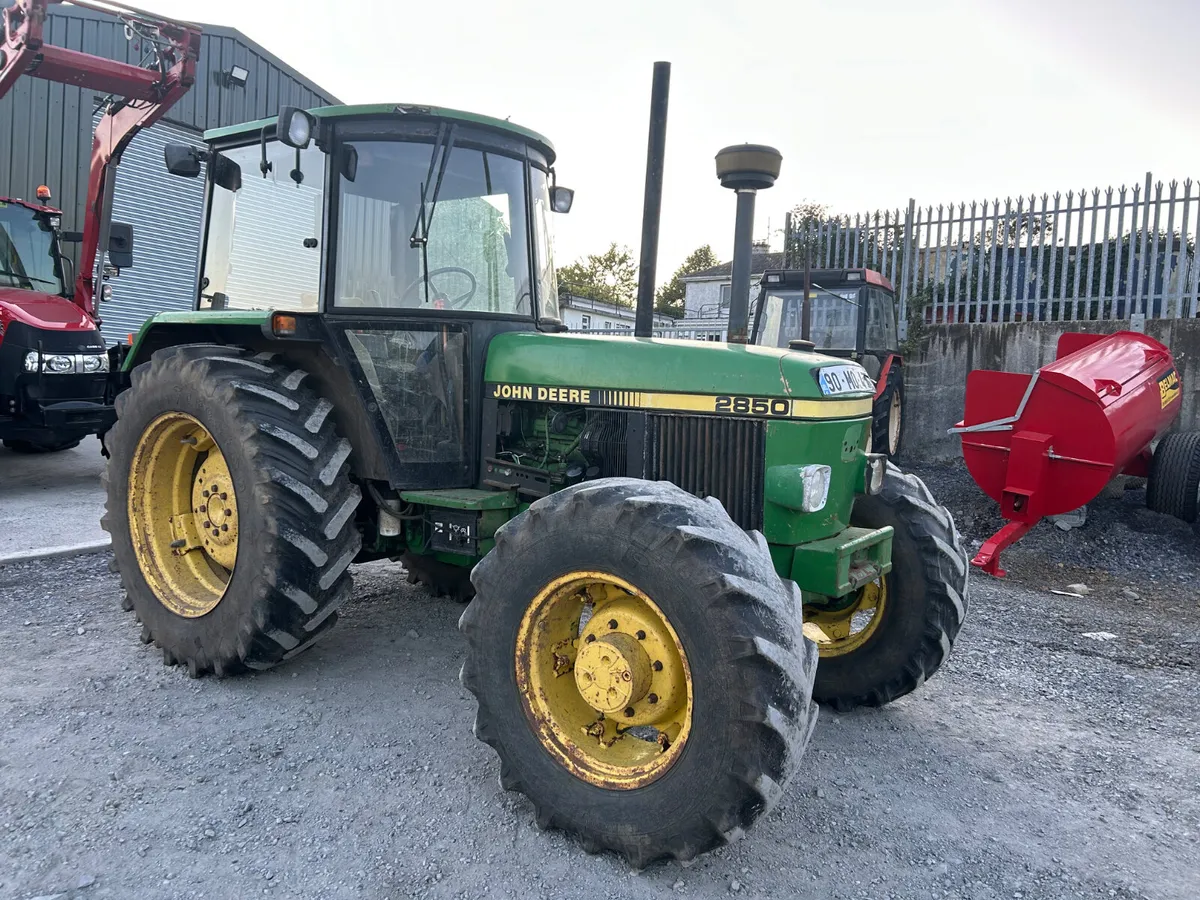 1990 John Deere 2850 - Image 3