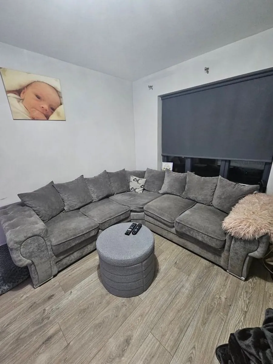 Left hand facing corner sofa - Image 1