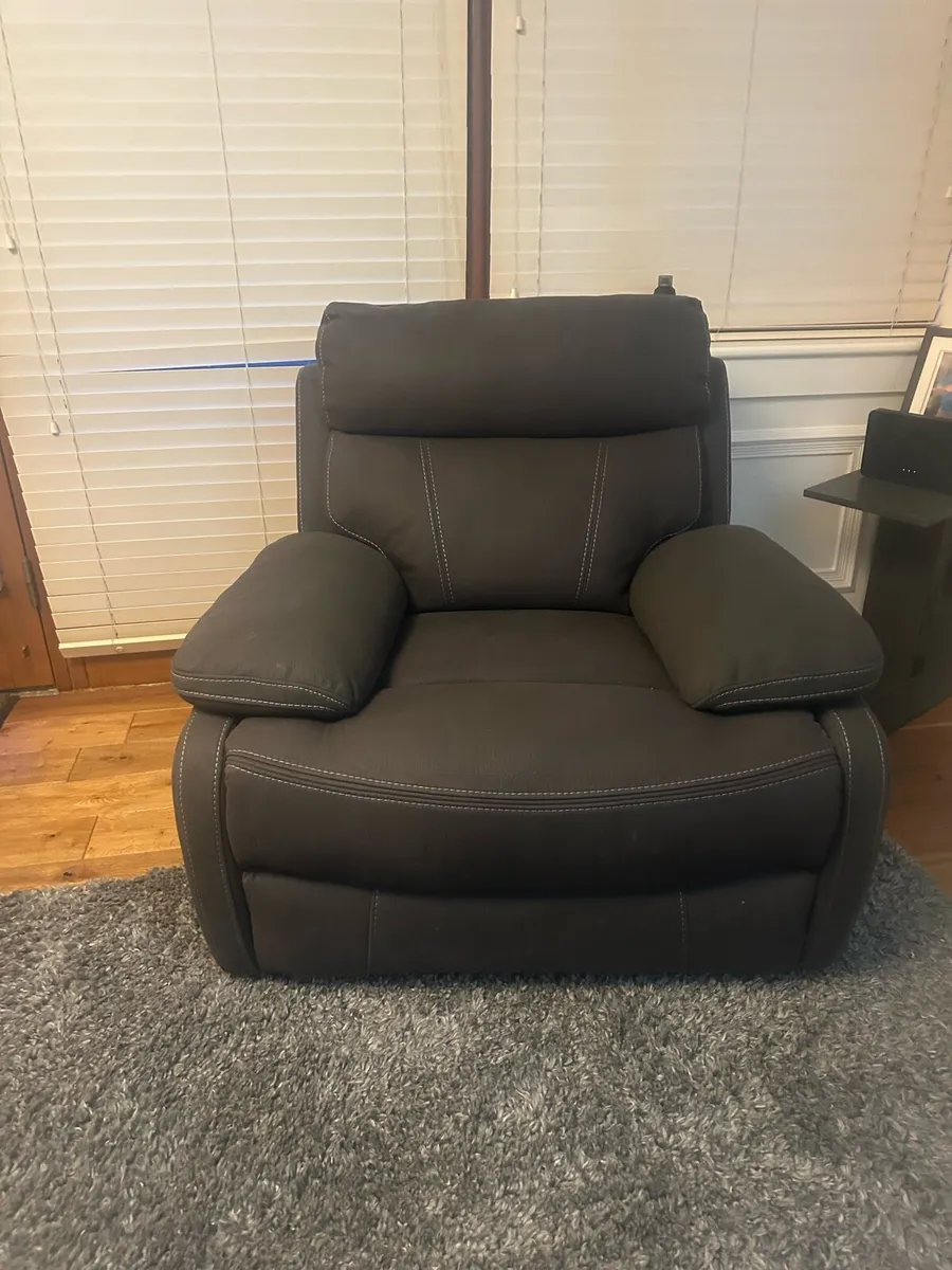 2 + 1 recliners - Image 2