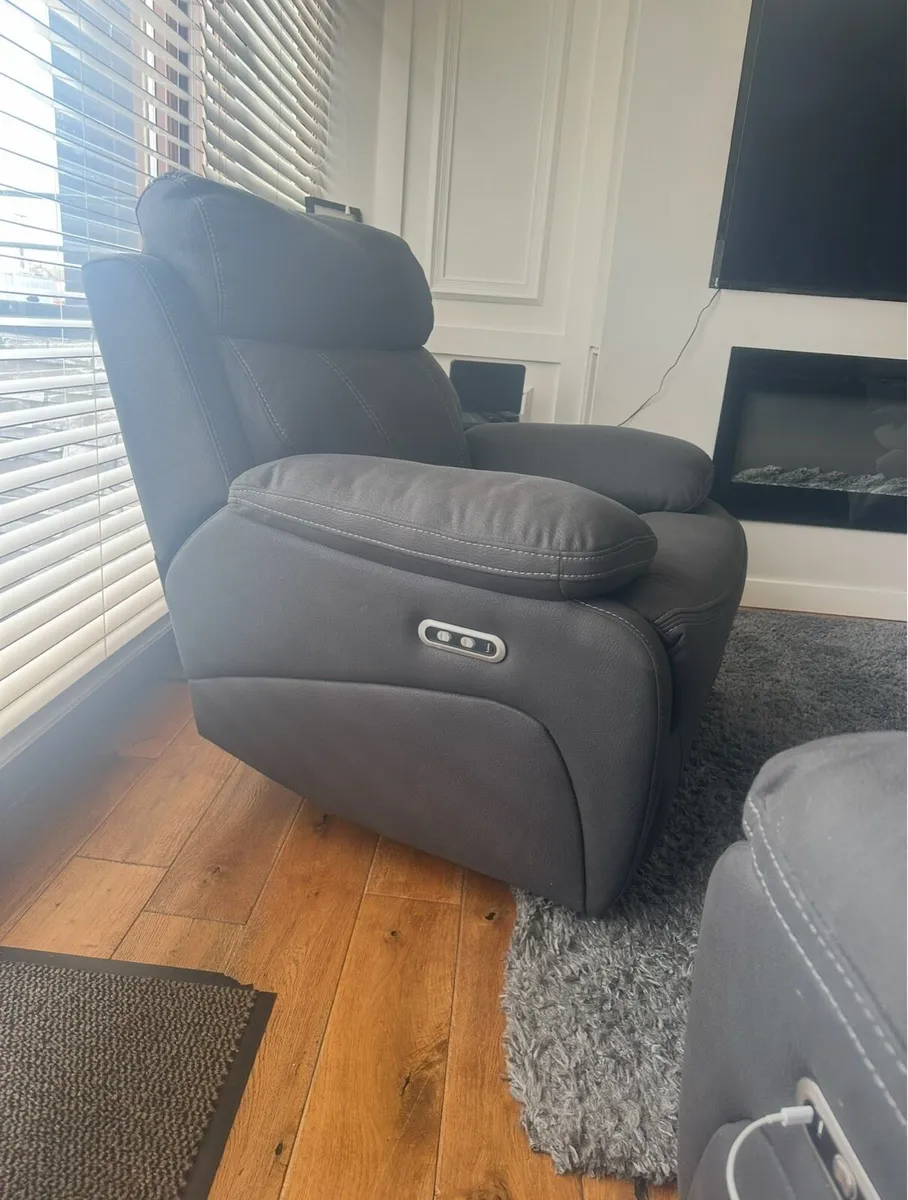 2 + 1 recliners - Image 3