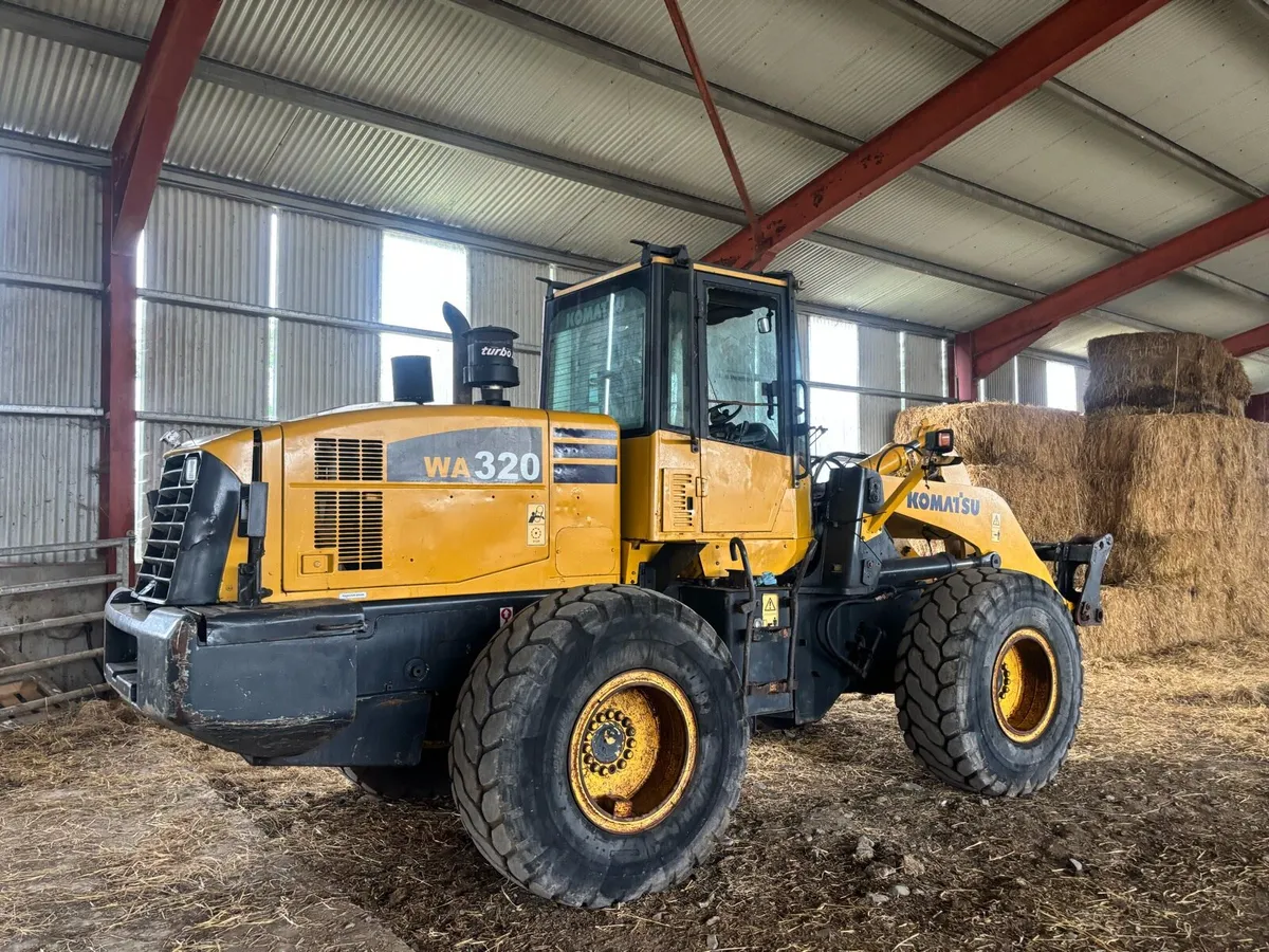 Komatsu 320 loader - Image 4