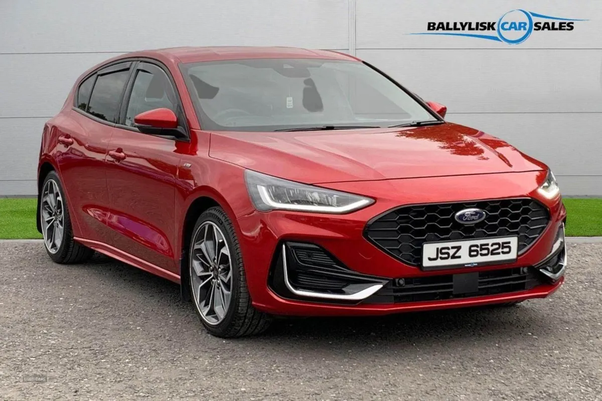 Ford Focus 1.0t 155PS St-line Vignale in Fantasti - Image 1