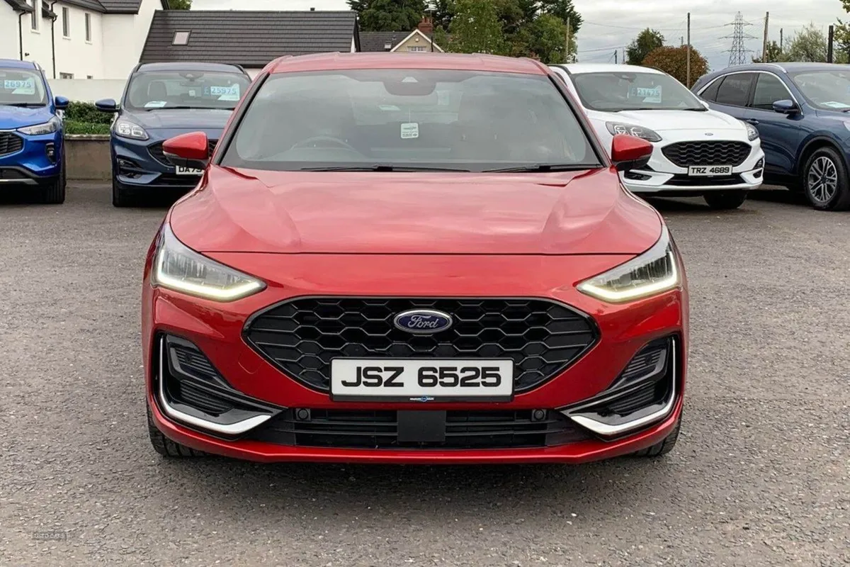 Ford Focus 1.0t 155PS St-line Vignale in Fantasti - Image 4