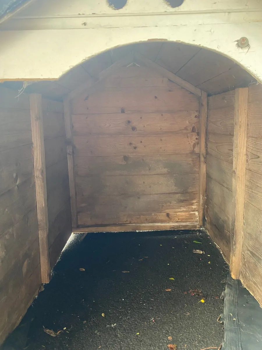 Dog house - Image 1