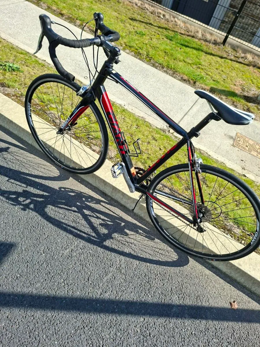 Giant Racer bike - Image 1