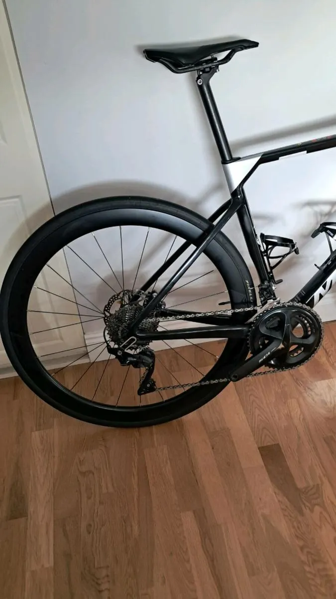 Road bike - Image 1