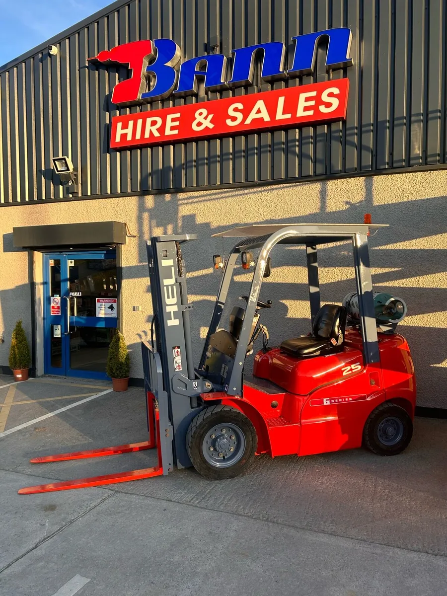 HELI GAS 2.5Ton FORKLIFT - Image 1