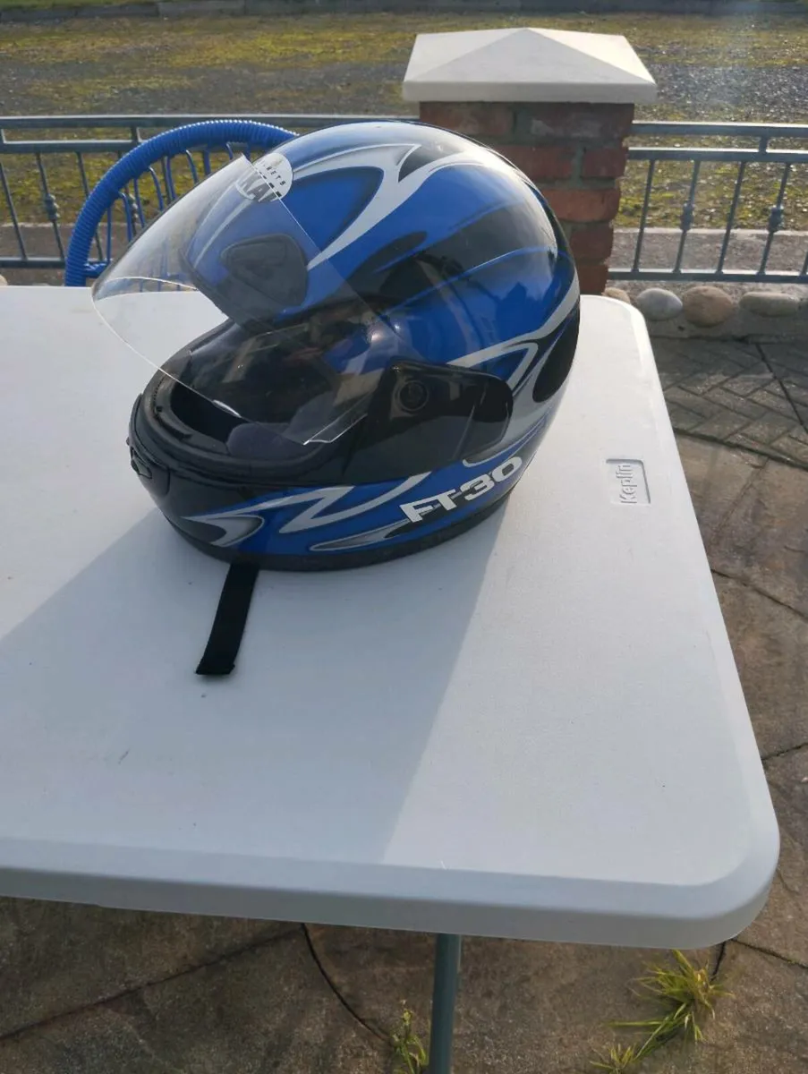 Motorcycle helmet - Image 1