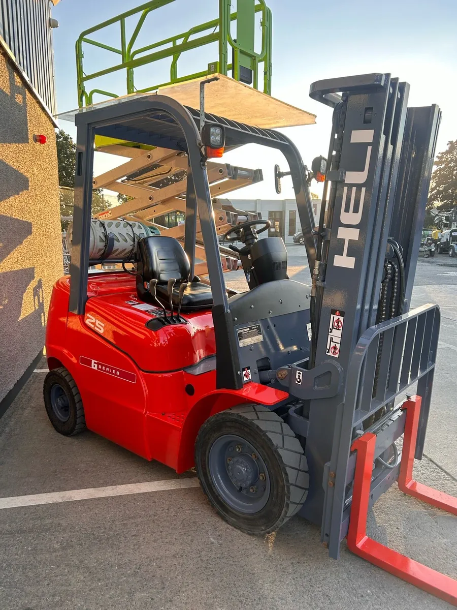 HELI GAS 2.5Ton FORKLIFT - Image 2