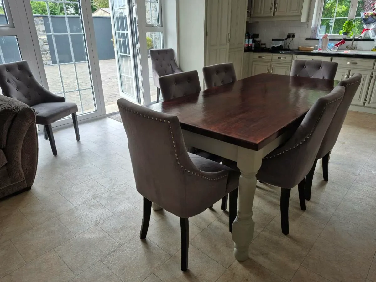 Table and 8 chairs - Image 2
