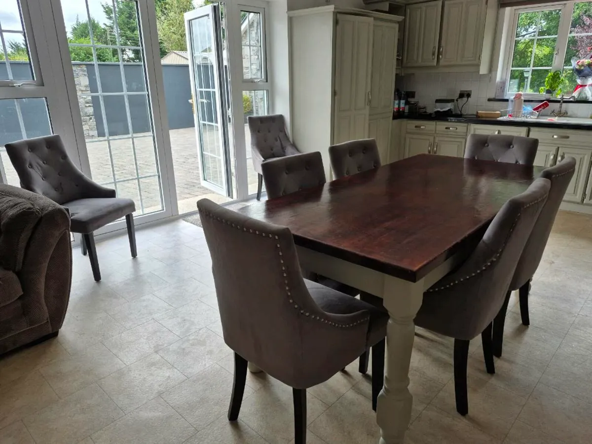 Table and 8 chairs - Image 3