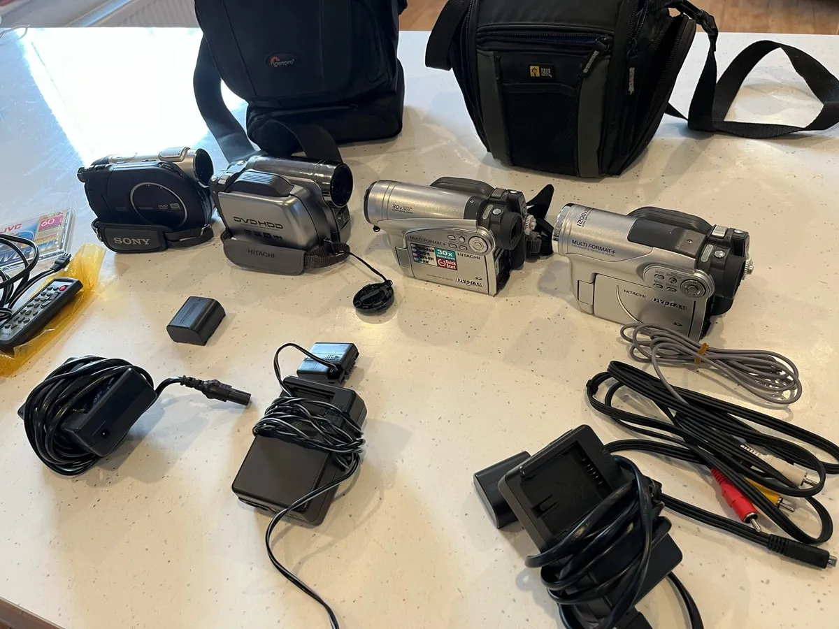 Vintage camcorder job lot working Sony / hitachi - Image 3