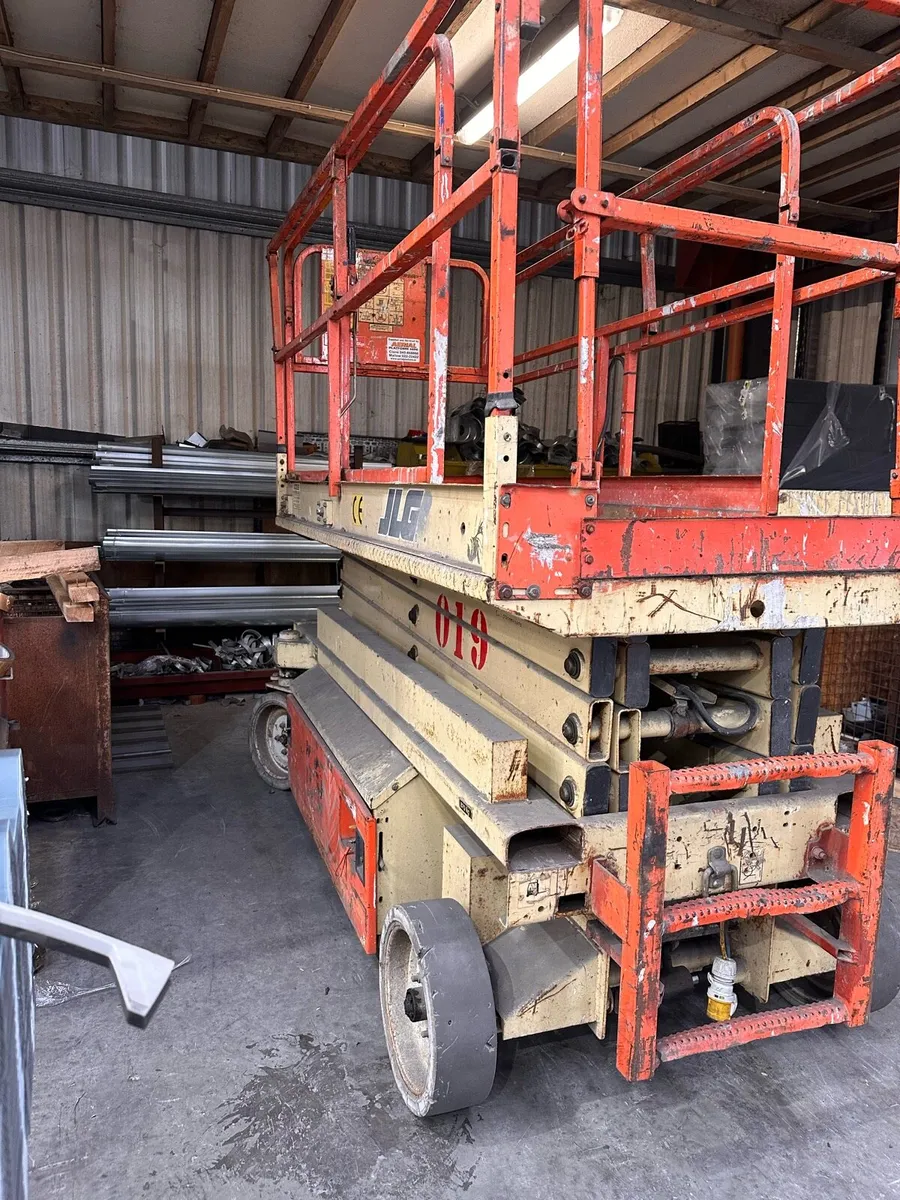JLG scissors lift - Image 2