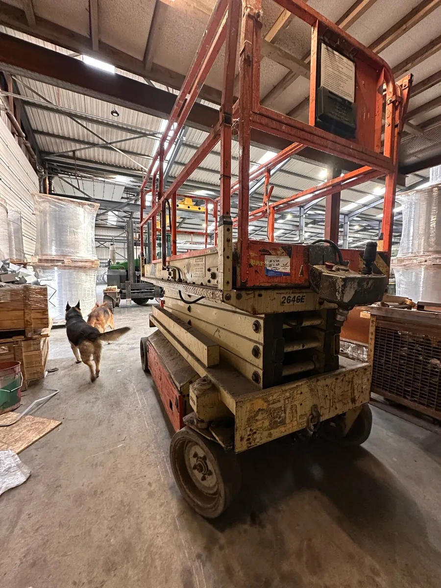 JLG scissors lift - Image 3