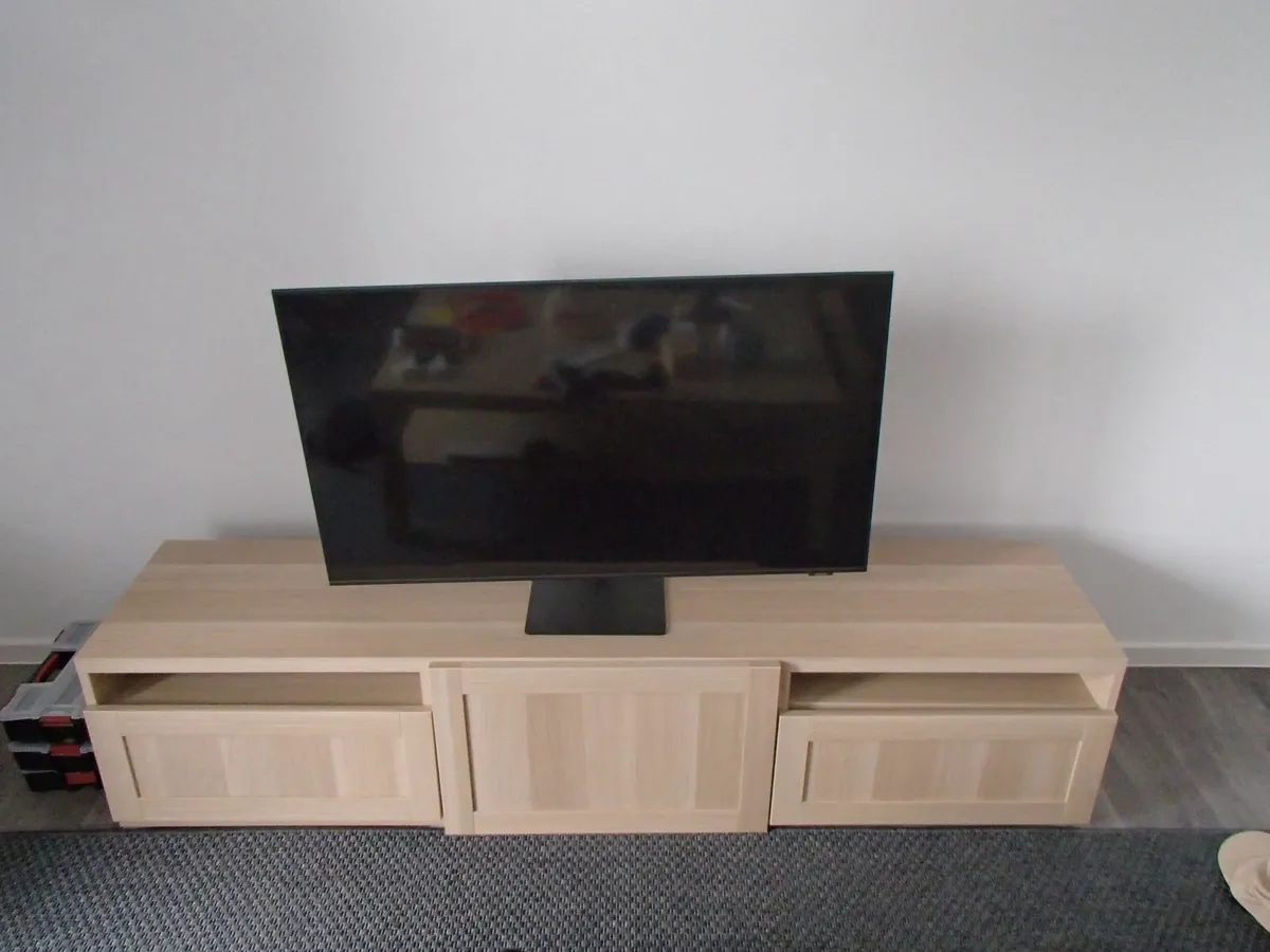 TV stand - Image 1