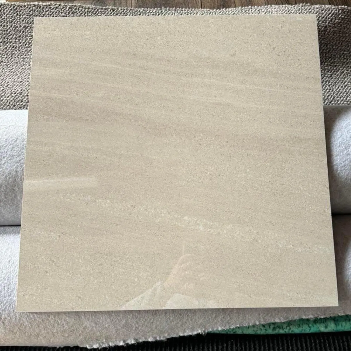 Joblot tile cream gloss 60 x 60cm