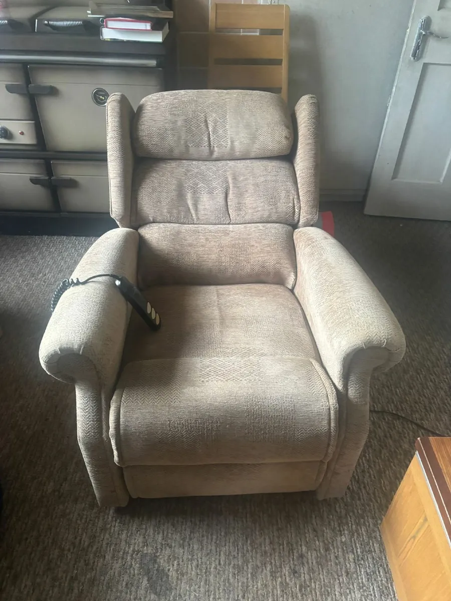 Stand to Lift Recliner Chair - Image 1