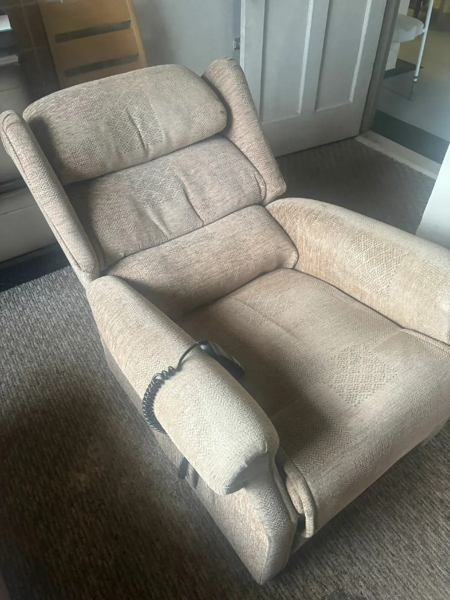 Stand to Lift Recliner Chair - Image 2