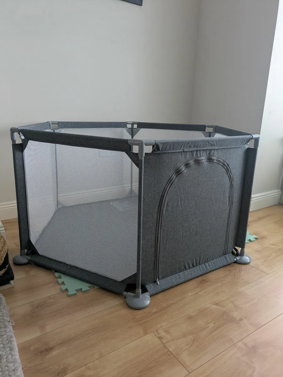 Mamia playpen - Image 1